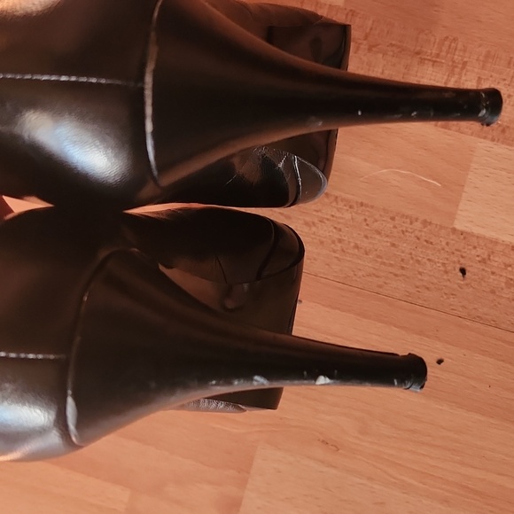 Nine West Platform Pump - Picture 5 of 8